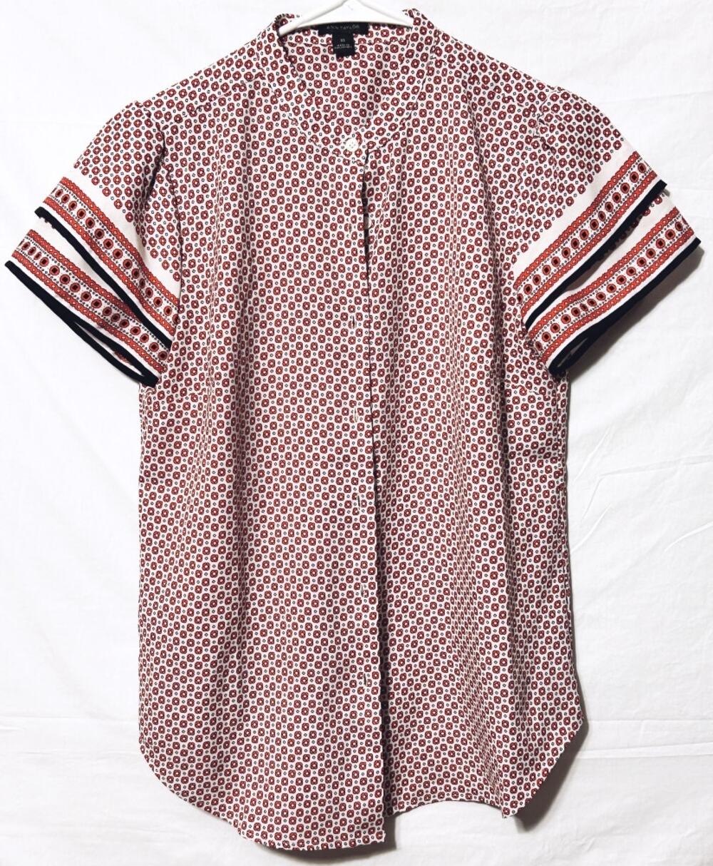 Ann Taylor Extra Small XS orange & White Pattern Short Sleeve Button Up Top
